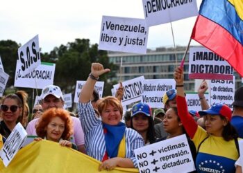 Venezolanos en el extranjero anhelan el regreso a casa
