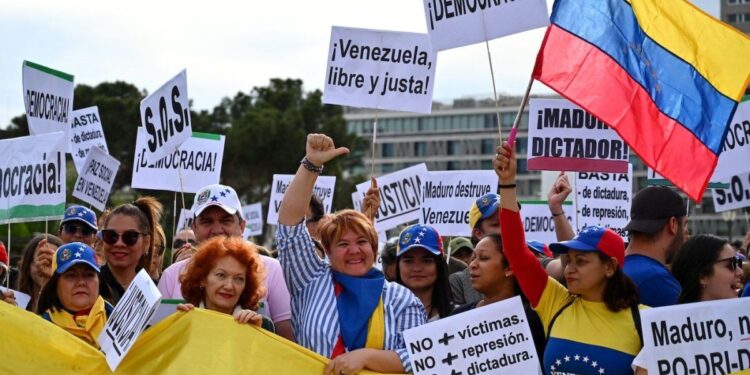 Venezolanos en el extranjero anhelan el regreso a casa