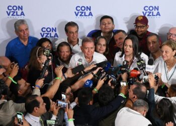 Ecuador pide reunión de la OEA para abordar fraude de Maduro