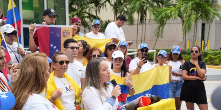 Venezolanos en Miami celebran con esperanza las elecciones en su país
