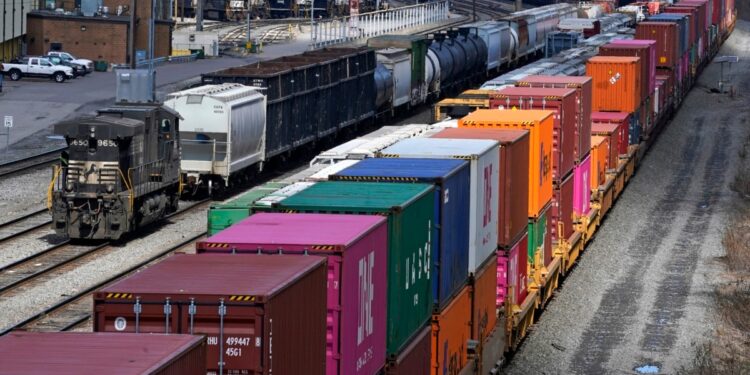 El paro de trabajadores ferroviarios en Canadá afectaría el comercio transfronterizo con EEUU
