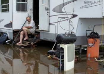 La tormenta tropical Debby tocó tierra por segunda vez en Carolina del Sur dentro de su ruta por la costa este de Estados Unidos.