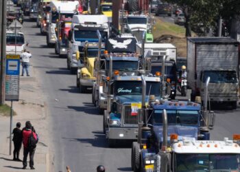 Colombia: Transportistas de carga protestan por aumento del precio del diésel