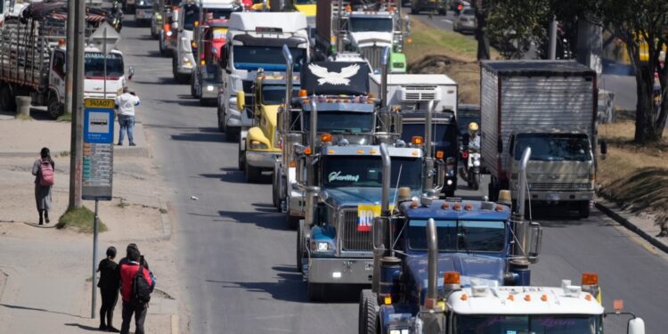 Colombia: Transportistas de carga protestan por aumento del precio del diésel