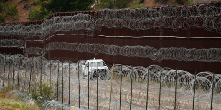 Suben ligeramente los arrestos en frontera con México en agosto