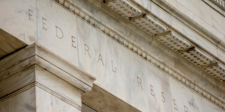 Enfriamiento de la inflación deja a la Fed en camino a una rebaja de tasas en septiembre