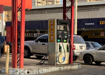 Ecuador continúa enfrentando emergencia de energía eléctrica y variación en los precios de gasolina