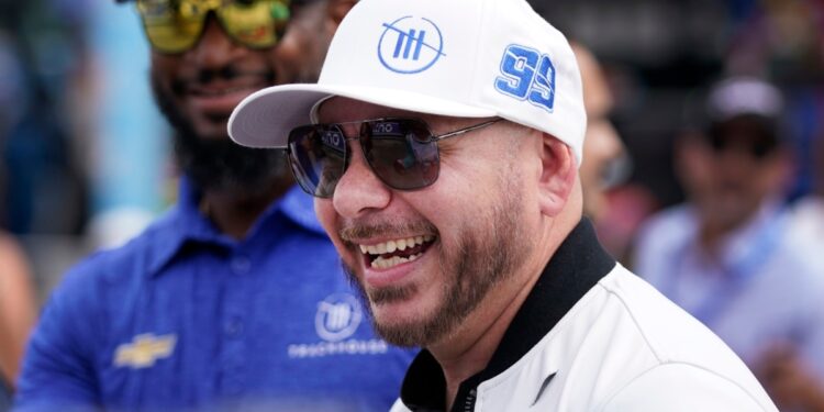 Pitbull obtiene derechos para nombrar estadio universitario