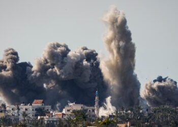 El ejército israelí continúa sus operaciones militares en Gaza pese a las presiones internacionales