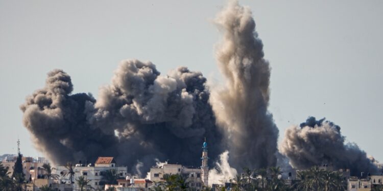 El ejército israelí continúa sus operaciones militares en Gaza pese a las presiones internacionales