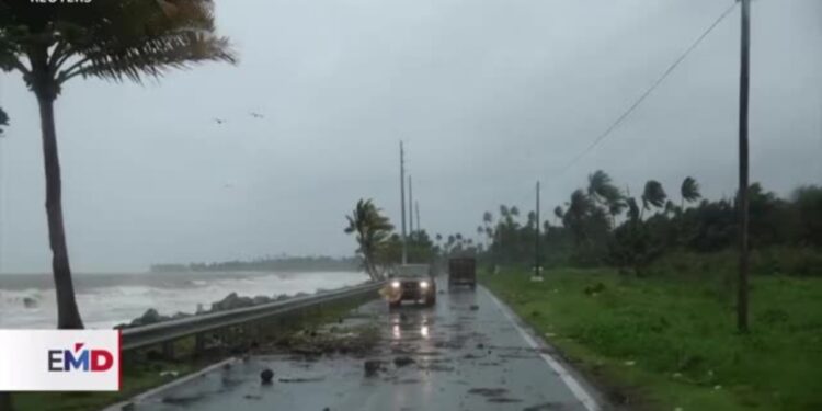 Huracán Ernesto amenaza con aumentar su potencia