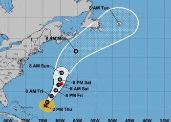 El huracán Ernesto continúa fortaleciéndose. Su paso provocó devastación en Puerto Rico y severas inundaciones en las Islas Vírgenes.