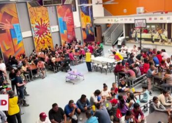 Incertidumbre y desconcierto reinan entre migrantes en Nogales, Sonora.