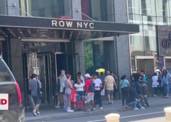 Contraloría de Nueva York denuncia despilfarro millonario durante crisis migratoria