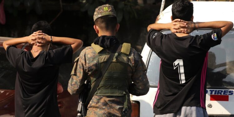 Hermetismo en El Salvador por captura de cabecilla de pandilla en EEUU