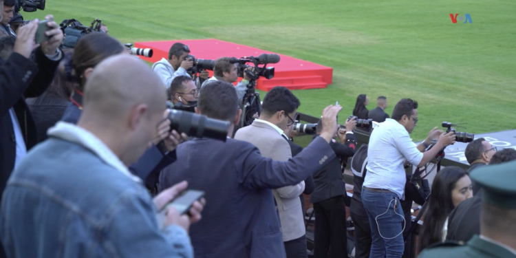 El 55 % de los periodistas en Colombia no denuncian las amenazas en su contra