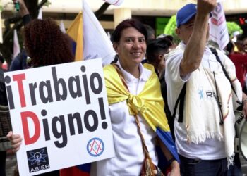 Según el Departamento de Trabajo, el número de estadounidenses que solicitaron prestaciones por desempleo descendió la semana pasada.