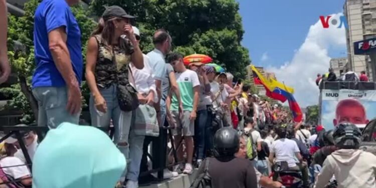 Venezolanos protestan en Caracas en defensa de los resultados de la elección del 28 de julio