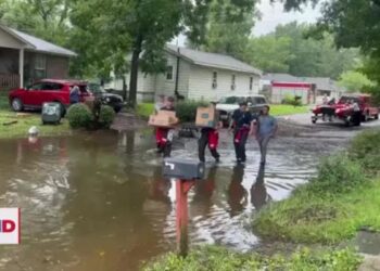 Tormenta Debby causa inundaciones en Georgia y amenaza a Carolina del sur