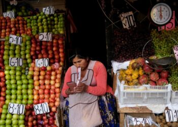 El presidente de Ecuador aprueba por decreto un proceso de regularización de venezolanos