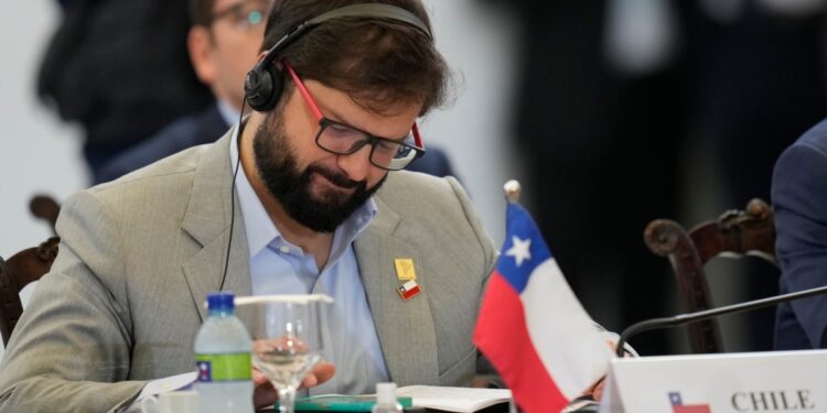 Chile: Presidente Boric afirma no tener dudas de que el régimen de Maduro "ha intentado cometer un fraude"
