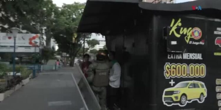 Detienen a dos exparlamentarios opositores en Venezuela