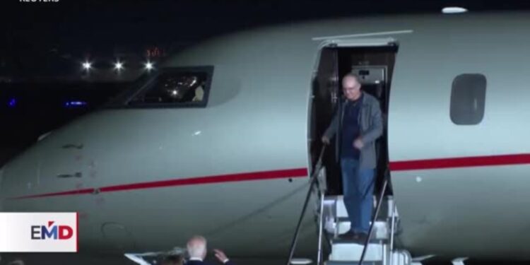 Llegan a Estados Unidos los estadounidenses liberados por Rusia