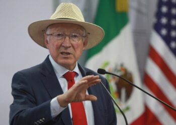 El presidente López Obrador muestra su molestia con el embajador de EEUU en México por sus críticas a temas internos