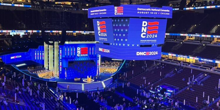 Los demócratas comienzan su convención transformados por el ascenso de Harris