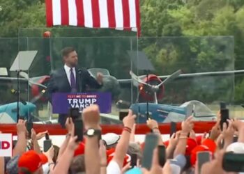 Trump retoma eventos electorales al aire libre