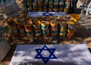 Ataques aéreos israelíes golpean Gaza y el sur del Líbano en medio de presiones para un alto el fuego