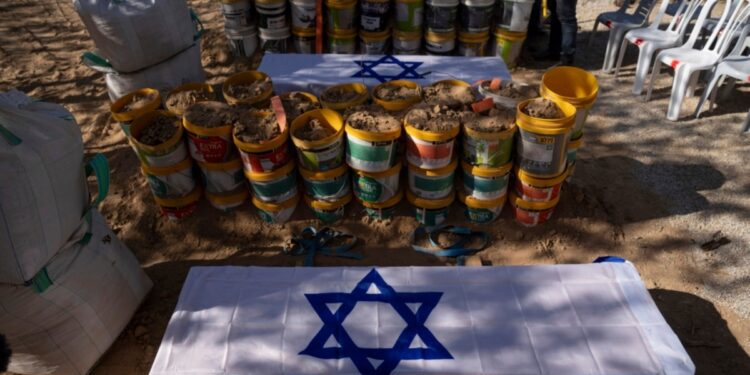 Ataques aéreos israelíes golpean Gaza y el sur del Líbano en medio de presiones para un alto el fuego