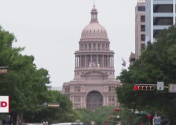 Alivio migratorio para indocumentados con cónyuges estadounidenses genera controversia