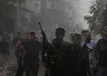 Gaza se despierta con disparos mientras los mediadores siguen presionando por un acuerdo de alto el fuego