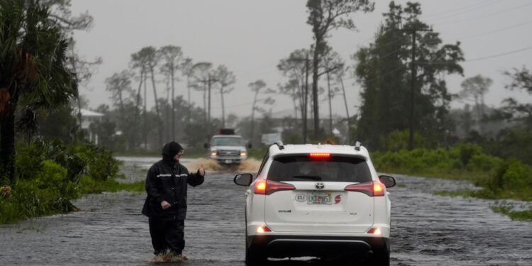 El huracán Debby toca tierra en Florida y amenaza con inundaciones catastróficas