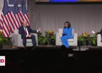 Trump emplea ataques raciales como eje de su campaña presidencial