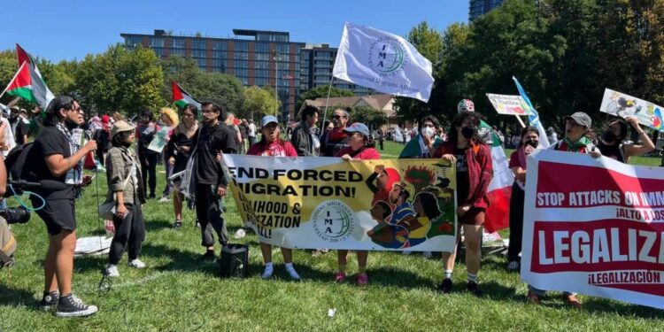 Manifestantes exigen cese al fuego en Gaza al inicio de la Convención Nacional Demócrata en Chicago