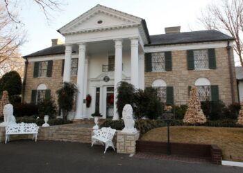Acusan a mujer por intento de estafa para venta de Graceland, la mansión que perteneció a Elvis Presley