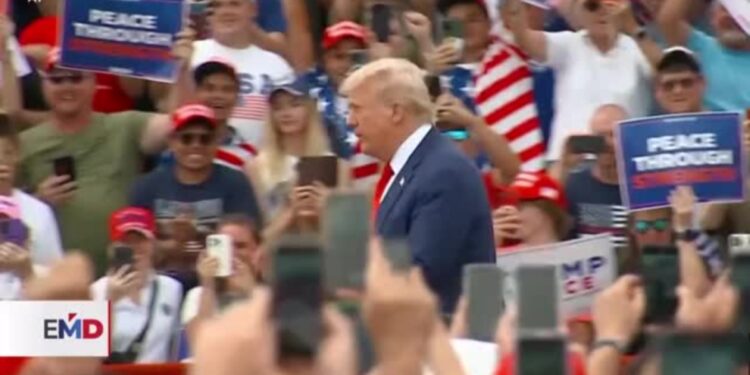 Trump y Vance amplían sus críticas a la política migratoria de Harris