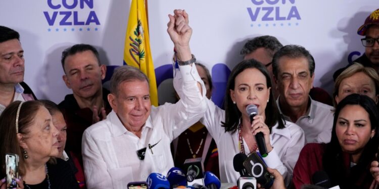 Venezuela: Machado y González instan a militares dejar de respaldar a Maduro y a no reprimir protestas