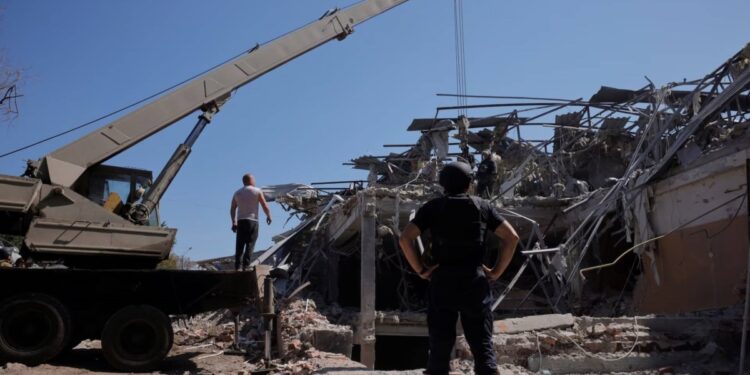 Israel y Hezbolá protagonizan mutuos ataques masivos aumentando las tensiones en Medio Oriente a un nivel muy alto.