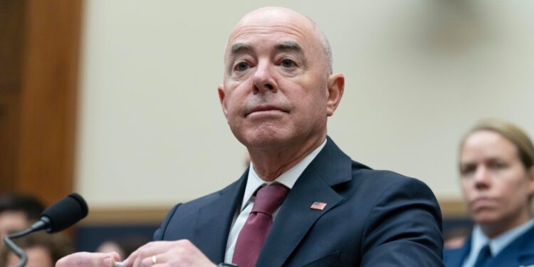 Avance Informativo 6:00 PM