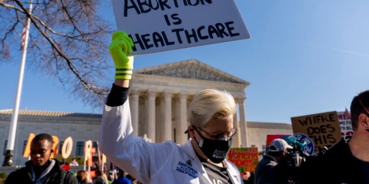 EE.UU: Cifra de abortos ha aumentado ligeramente desde que se anuló Roe, según estudio