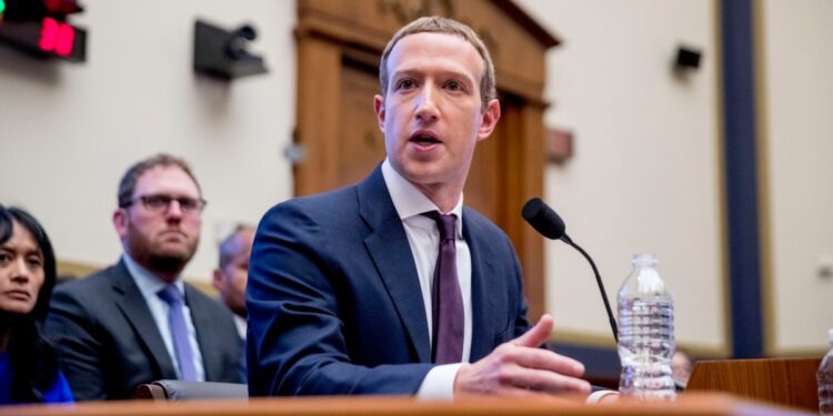 Zuckerberg dice que Casa Blanca presionó a Facebook por algunos contenidos sobre COVID-19