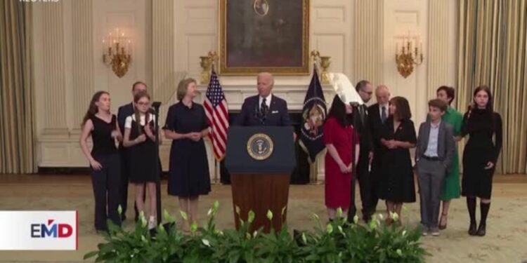 Estados Unidos y Rusia culminan el mayor canje de rehenes en la era postsoviética