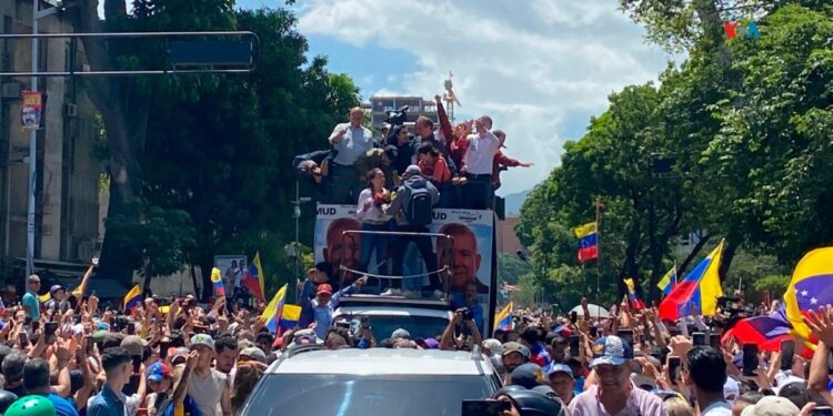 Cada día se va sintiendo el aumento de la presión internacional sobre el gobierno del presidente de Venezuela, Nicolás Maduro.