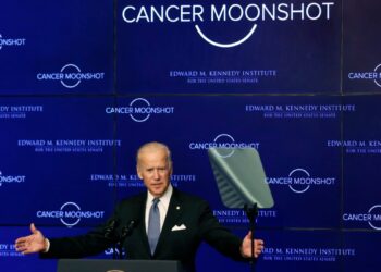 Biden anuncia ambicioso plan para reducir las muertes por cáncer