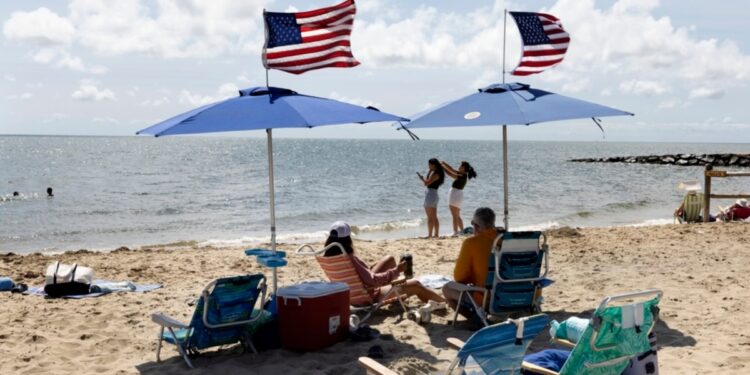 Estadounidenses se preparan para celebrar el El Día del Trabajo 2024