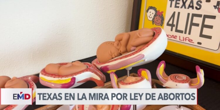 Texas enfrenta denuncias por ley de aborto