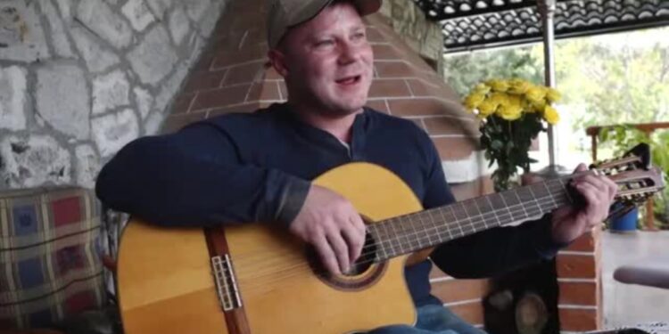 Estadounidense deja todo por ir tras el amor en un alejado pueblo del Ecuador